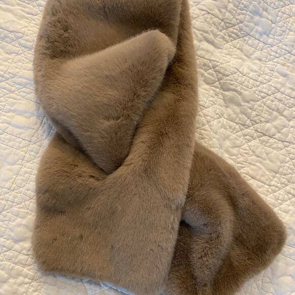 Chico’s Taupe Tan Faux Fur Short Scarf - Picture 1 of 3